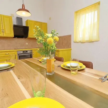 アパート Michele オレビック